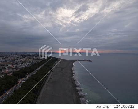 湘南 日の出 江ノ島 湘南 日の出 江ノ島 124209822