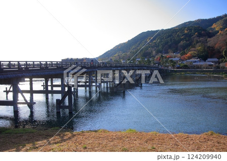 京都の紅葉 嵐山 渡月橋 天龍寺 京都の紅葉 嵐山 渡月橋 天龍寺 124209940