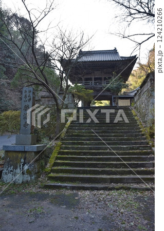 夕暮れの勝源寺　島根 124210266