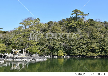 快晴の明神池　山口 124210351