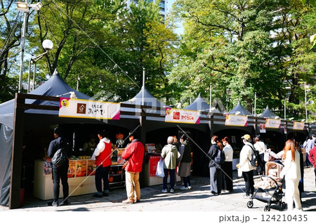 幌市中島公園　さっぽろ焼き芋テラスの風景 124210435