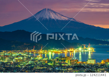 日本平から見た朝焼け空に清水港と富士山 日本平から見た朝焼け空に清水港と富士山 124211441