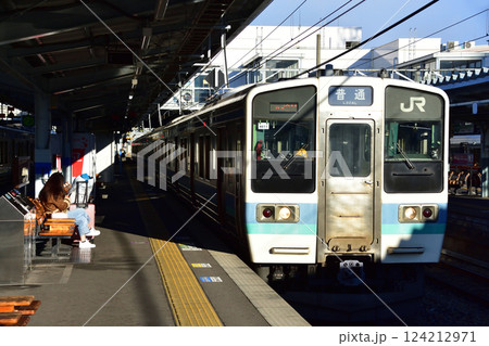 JR東日本、篠ノ井線の松本駅から広丘駅までの早朝車窓風景(2022年12月) JR東日本、篠ノ井線の松本駅から広丘駅までの早朝車窓風景(2022年12月) 124212971
