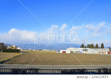 JR東日本、篠ノ井線の松本駅から広丘駅までの早朝車窓風景(2022年12月) 124212973