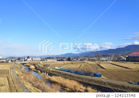 JR東日本、中央本線の塩尻駅から下諏訪駅までの車窓風景(2022年12月) JR東日本、中央本線の塩尻駅から下諏訪駅までの車窓風景(2022年12月) 124213548
