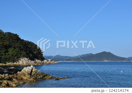 久賀島から見た奈留島　長崎 124214174