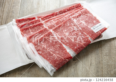 個別包装された国産和牛肉の薄切り 個別包装された国産和牛肉の薄切り 124216438
