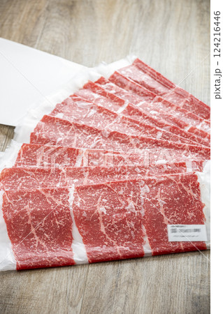 個別包装された国産和牛肉の薄切り 個別包装された国産和牛肉の薄切り 124216446