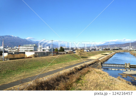 JR東海、身延線の甲府駅から国母駅までの車窓風景(2022年12月) 124216457