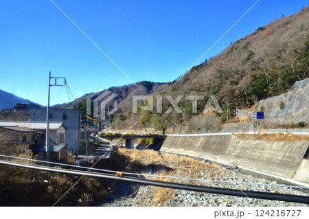 JR東海、身延線の芦川駅から落居駅までの車窓風景(2022年12月) 124216727