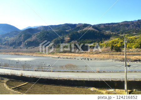JR東海、身延線の身延駅から内船駅までの車窓風景(2022年12月) 124216852