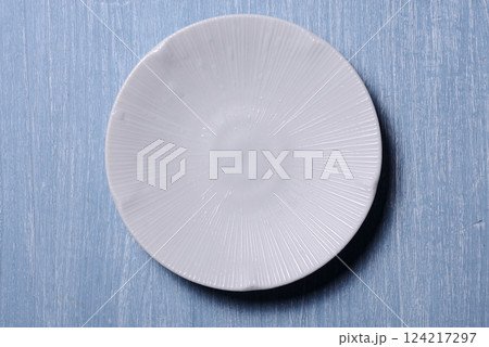 真上から見た和皿　背景素材 124217297