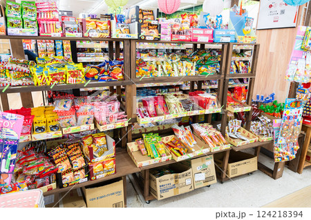 ユニディ狛江店　2階の楽しい駄菓子売り場　東京都狛江市和泉本町 124218394