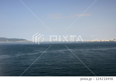 明石海峡大橋に近付く 124218456