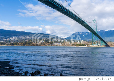 Lions Gate Bridge and Stanley Park Seawall in sunny day. Vancouver, British Columbia, Canada. 124219057
