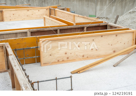 住宅の基礎工事の様子・ベタ基礎・コンクリート・土間コン 住宅の基礎工事の様子・ベタ基礎・コンクリート・土間コン 124219191
