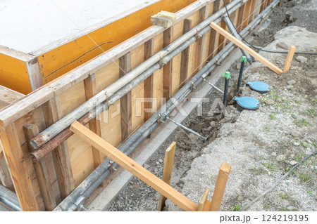 住宅の基礎工事の様子・ベタ基礎・コンクリート・土間コン 住宅の基礎工事の様子・ベタ基礎・コンクリート・土間コン 124219195