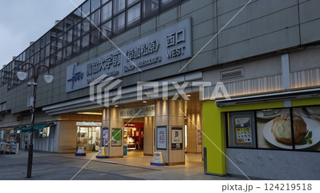 東武鉄道伊勢崎線の独協大学前(草加松原)駅西口 東武鉄道伊勢崎線の独協大学前(草加松原)駅西口 124219518