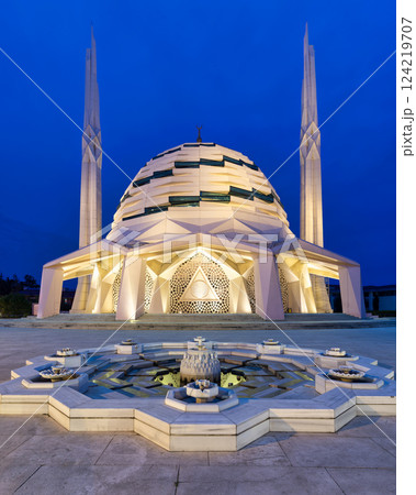 Night shot of modern style Mosque of the Faculty of Theology, located in Uskudar district, Istanbul, Turkey Night shot of modern style Mosque of the Faculty of Theology, located in Uskudar district, Istanbul, Turkey 124219707