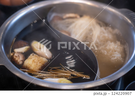 Hot pot with two types of soup, clear and shabu soup with vegetable 124220907