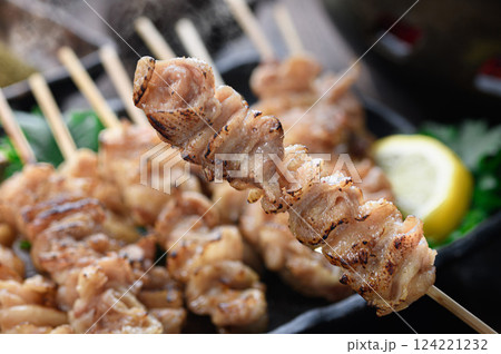 焼き鳥　（ 鶏皮　皮串 ）塩味 124221232