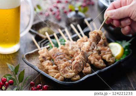 焼き鳥 ( 鶏皮 皮串 )塩味 焼き鳥 ( 鶏皮 皮串 )塩味 124221233