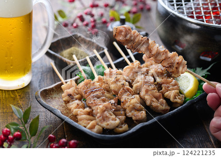 焼き鳥 ( 鶏皮 皮串 )塩味 焼き鳥 ( 鶏皮 皮串 )塩味 124221235