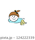 横になってくつろぐ子ども 124222339