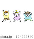 バンザイをする元気な子供達 124222340