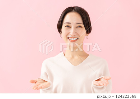 女性 笑顔 ビューティー おすすめ 女性 笑顔 ビューティー おすすめ 124222369