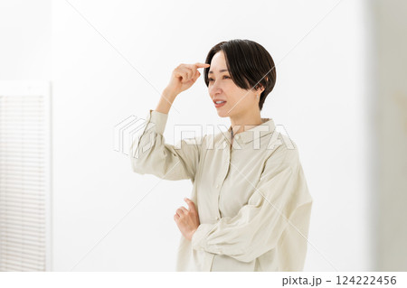 女性　トラブル 124222456