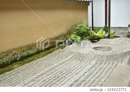 大徳寺塔頭　龍源院　滹沱庭(京都市北区) 124222771