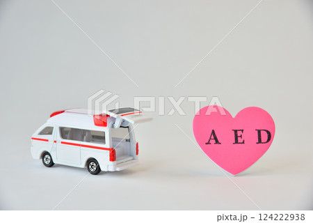 AED ハート 救急車 イメージ 124222938