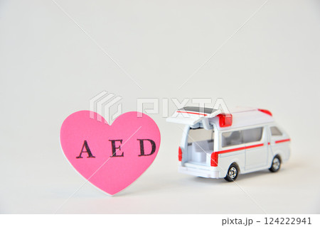 AED ハート 救急車 イメージ 124222941