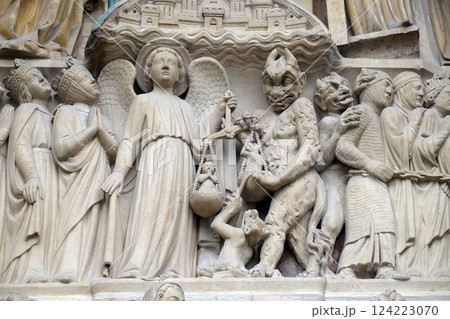 Portal of the Last Judgment, Notre Dame Cathedral, Paris, UNESCO World Heritage Site in Paris, France Portal of the Last Judgment, Notre Dame Cathedral, Paris, UNESCO World Heritage Site in Paris, France 124223070