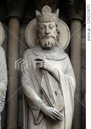 King David, Portal of St. Anne, Notre Dame Cathedral, Paris, UNESCO World Heritage Site in Paris, France King David, Portal of St. Anne, Notre Dame Cathedral, Paris, UNESCO World Heritage Site in Paris, France 124223072