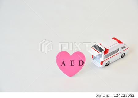 AED ハート 救急車 イメージ AED ハート 救急車 イメージ 124223082