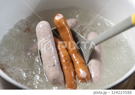 美味しい茹で上げソーセージ 124223588