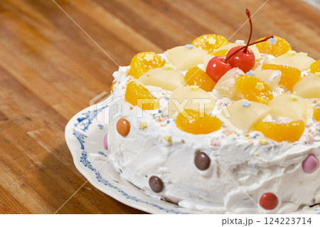 甘くて美味しいケーキ 甘くて美味しいケーキ 124223714