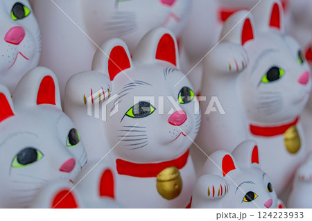 豪徳寺招福殿の招福猫児(まねきねこ) 豪徳寺招福殿の招福猫児(まねきねこ) 124223933