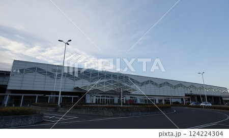 JR両毛線、東武鉄道伊勢崎線の伊勢崎駅駅舎、北口 124224304