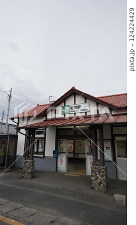 JR両毛線の岩宿駅駅舎 124224429