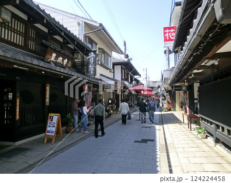 滋賀県長浜市の大通寺御坊表参道(宇根屋 骨董屋:閉業) 滋賀県長浜市の大通寺御坊表参道(宇根屋 骨董屋:閉業) 124224458