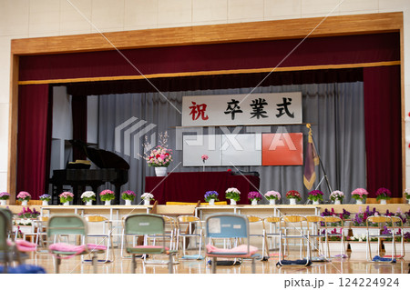 卒業式会場 124224924