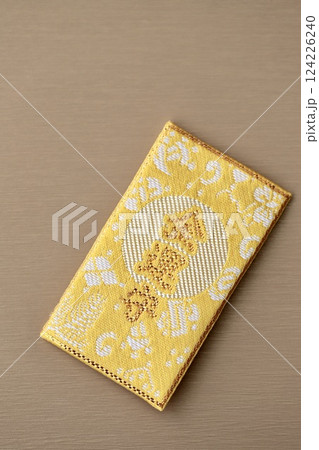 日本のお守り　お財布に入れる用の金運守 124226240