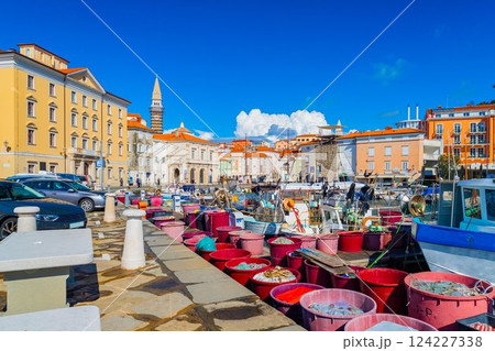 Cityscape of Piran, an old Slovenia town on the Adriatic Sea coast 124227338