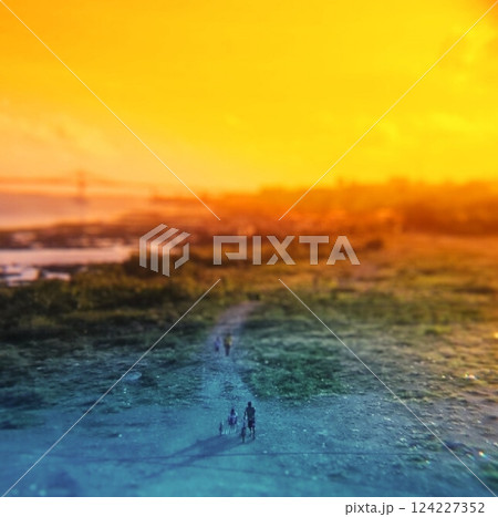 家路に着く兄弟 124227352