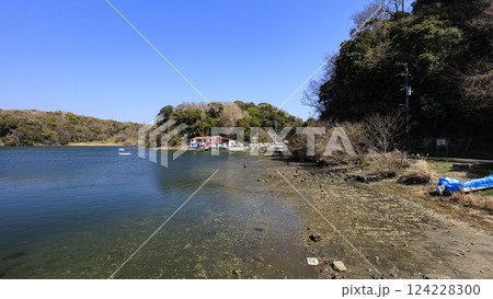 静かな港 124228300