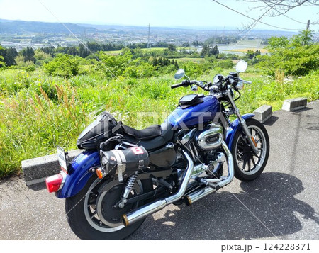 ツーリングバイクのある高台 ツーリングバイクのある高台 124228371