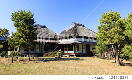 古民家の春 124228581